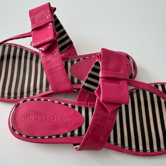 Arturo Chiang Pink and Black Sandals with Bow Detail - Picture 7 of 9